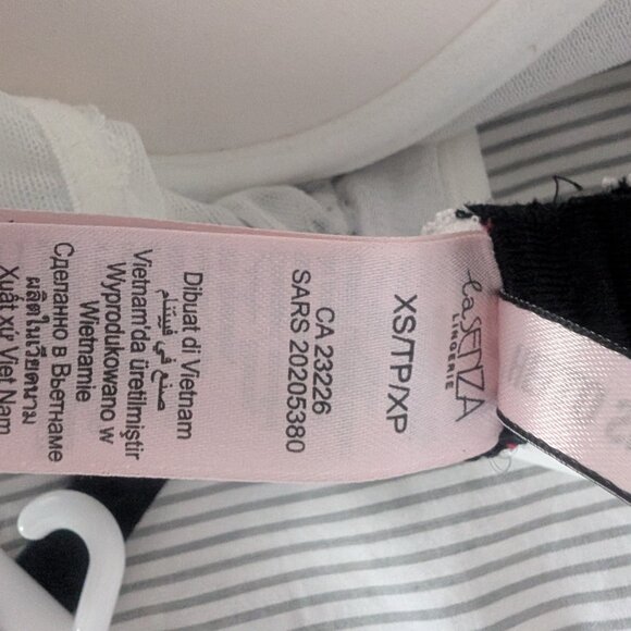 Lingerie - Picture 3 of 3